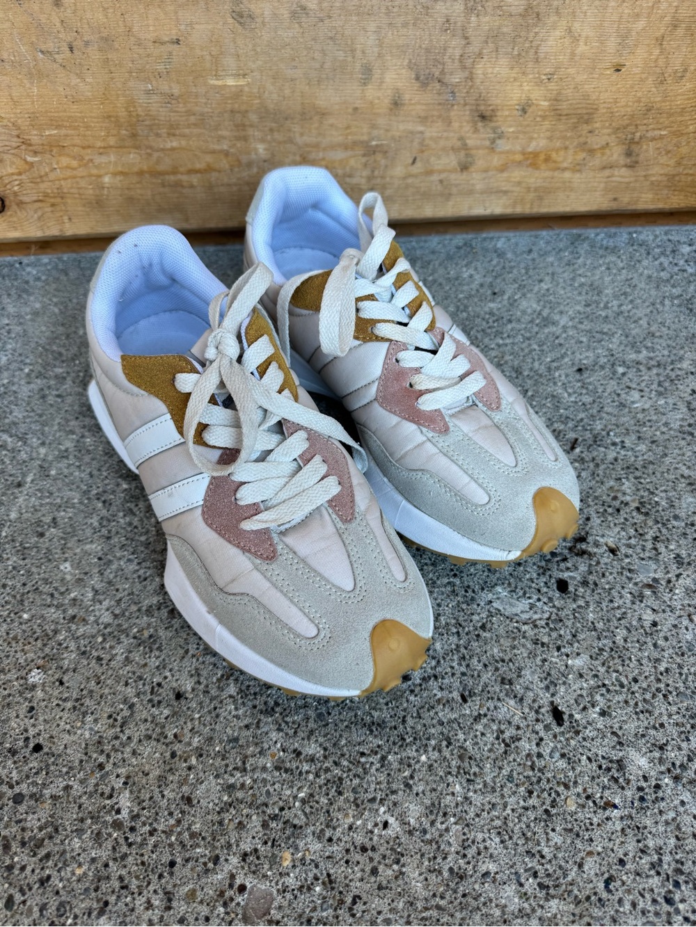 Berness | size 6 Women’s Neutral Tone Running Sneakers - Cream & Dusty Pink
